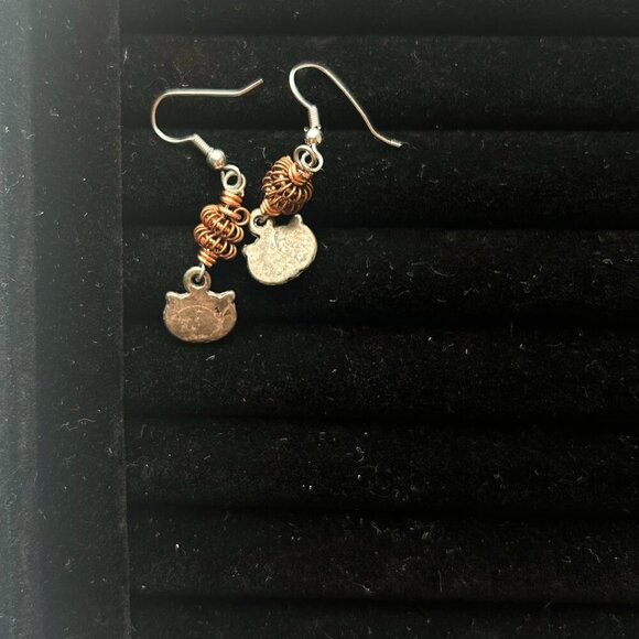 Vintage Cat Dangle Earrings – Silver & Copper Charm Design - Picture 5 of 5